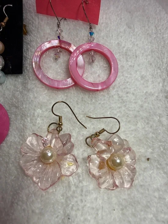 4 pairs of fun Pink Floral Pearl & Acrylic Earring Set for Women - Picture 4 of 5